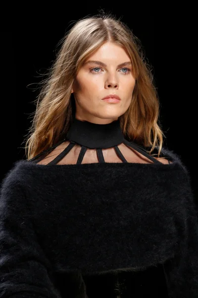 Look 100